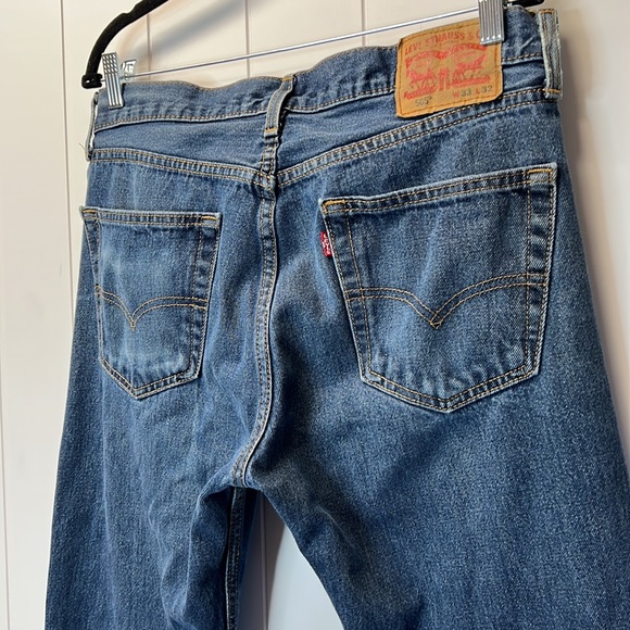 Levi’s 505 Denim Straight Leg Blue Jeans 33 x 32 Fade Lines Whiskering - Picture 9 of 14